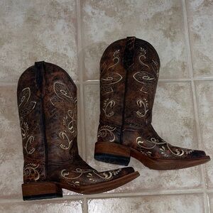 Brown Circle G Western Cowboy Boots with Embroidered Design